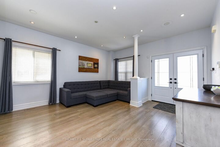 Property Photo:  3856 Brinwood Gate  ON L5M 7H2 