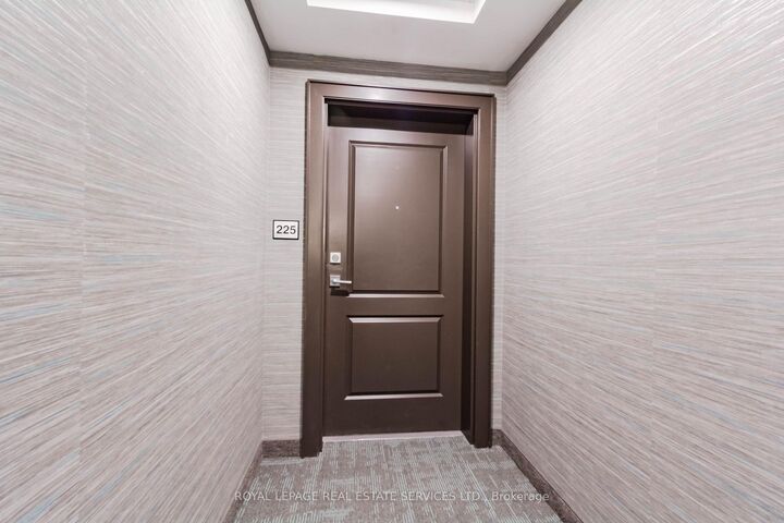 Property Photo:  450 Dundas Street E 225  ON L8B 1Z2 