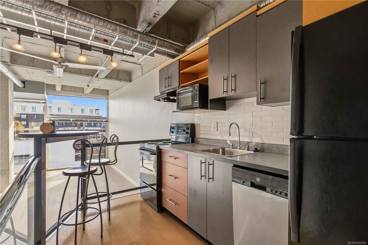 Property Photo:  1061 Fort St #406  BC V8V 5A1 