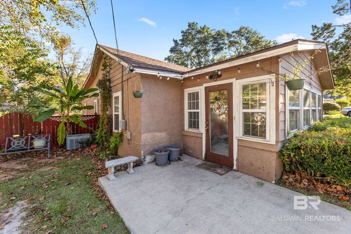 Property Photo: 523 Gayfer Avenue AL 36532