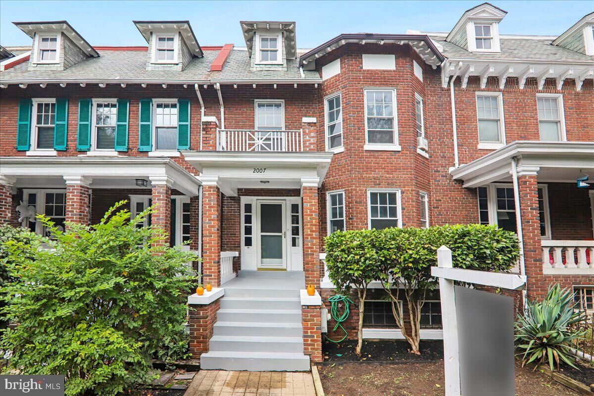 Property Photo:  2007 Klingle Road NW  DC 20010 