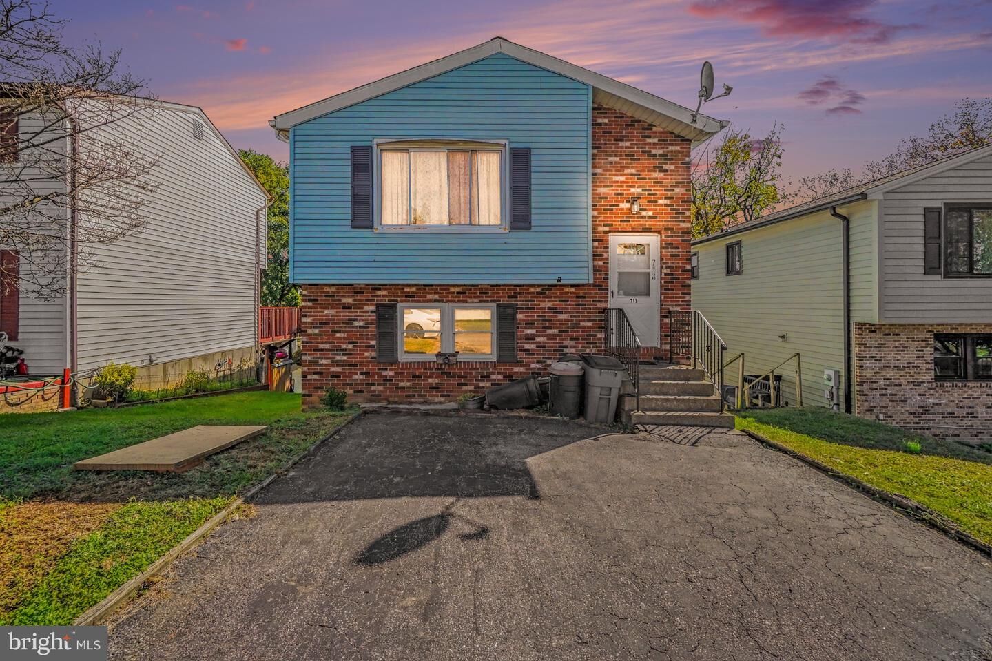 Property Photo: 713 Sterlingworth Terrace PA 18042