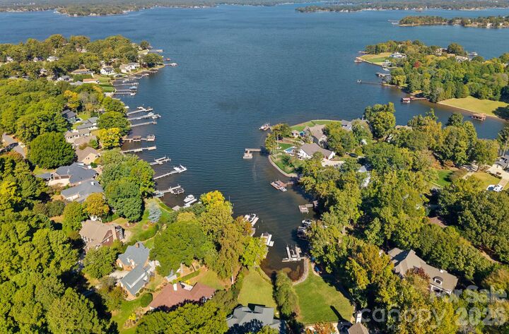 Property Photo:  20333 Havenview Drive  NC 28031 