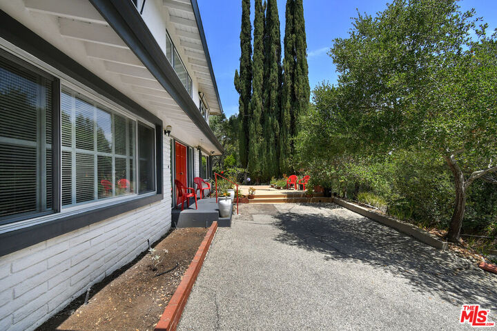 Property Photo: 11944 Briarvale Ln CA 91604