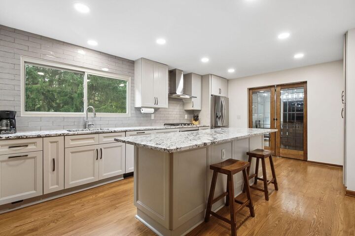 Property Photo: 1975 Thistlewood Court OH 43235