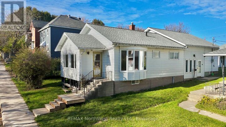 Property Photo:  226 Fourth Street North  ON P9N 2M7 