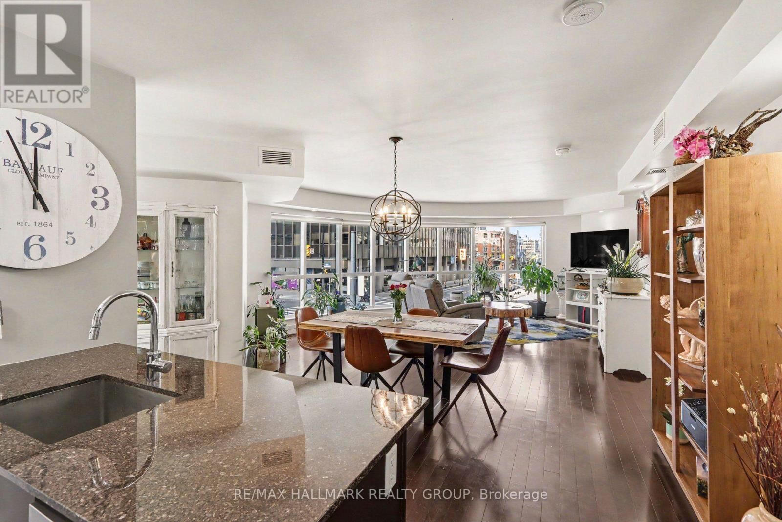 Property Photo:  242 Rideau Street 201  ON K1N 0B7 