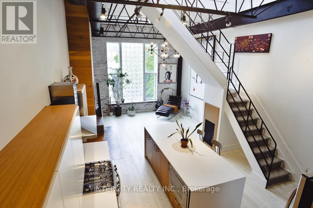 Property Photo:  676 Richmond Street West 208  ON M6J 1C3 