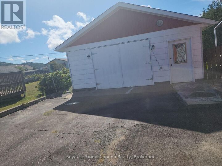 Property Photo:  306 Walker Street East  ON P0T 2S0 