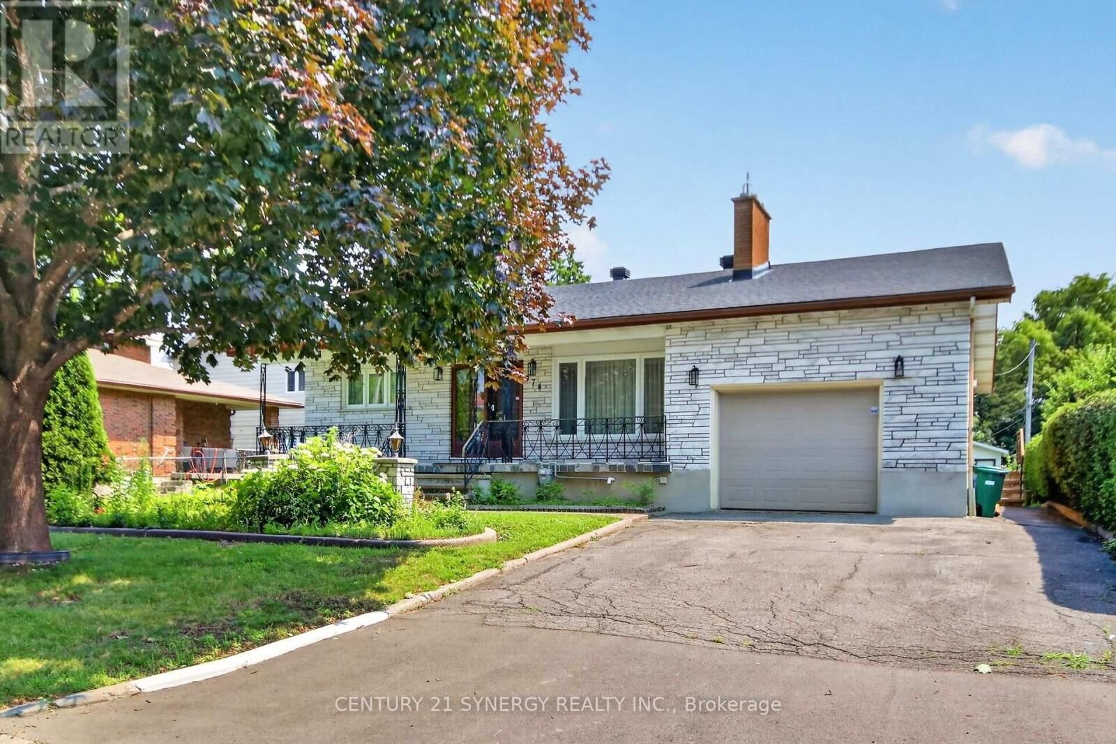 Property Photo: 974 Greenbriar Avenue ON K2C 0J7