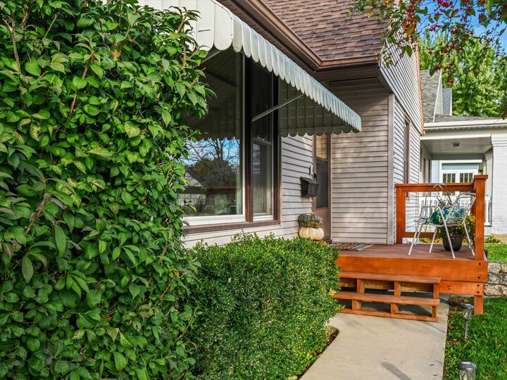 Property Photo: 819 Goethe Street IA 52001