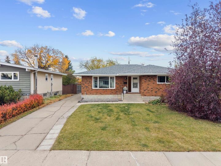 Property Photo:  10420 36A Avenue NW  AB T6J 2H6 