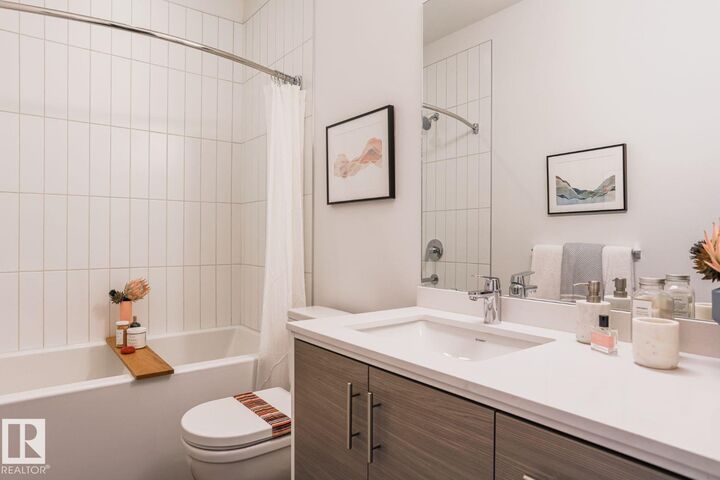 Property Photo:  10141 124 Street NW  AB T5N 1P5 