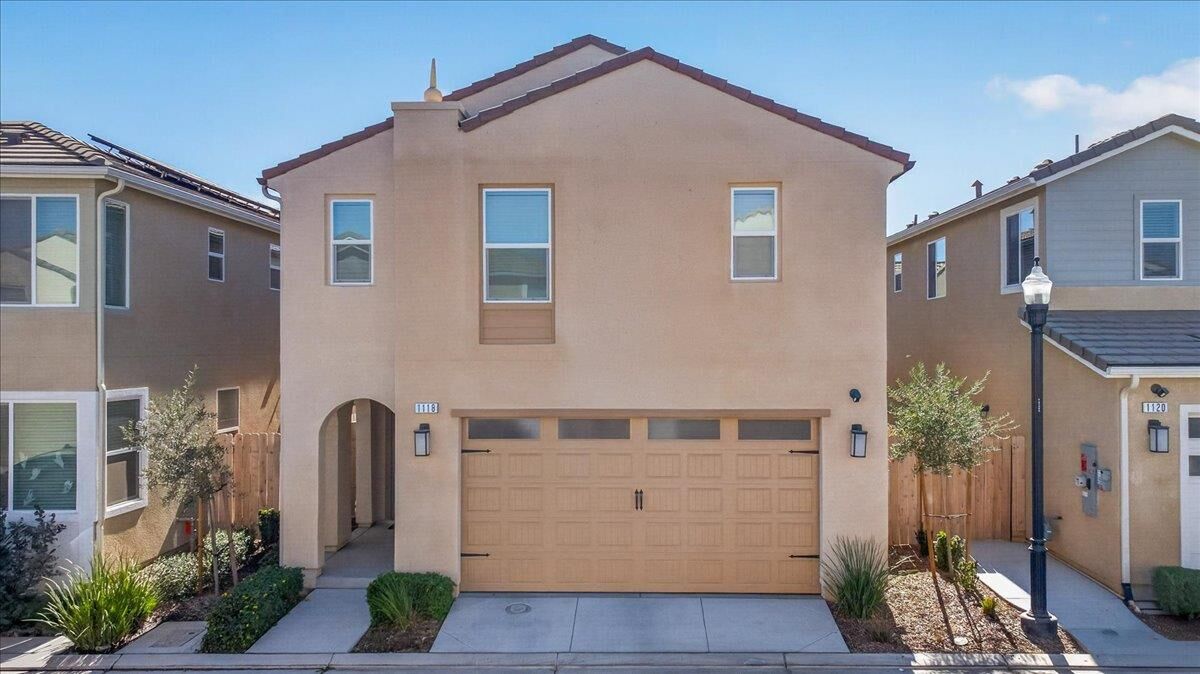 Property Photo:  1118 N Elevations Way W  CA 93636 