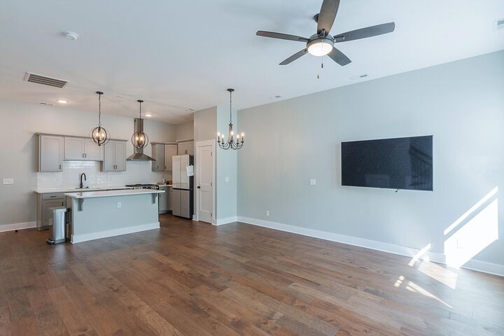 Property Photo: 913 S Greenwood Avenue TN 37404