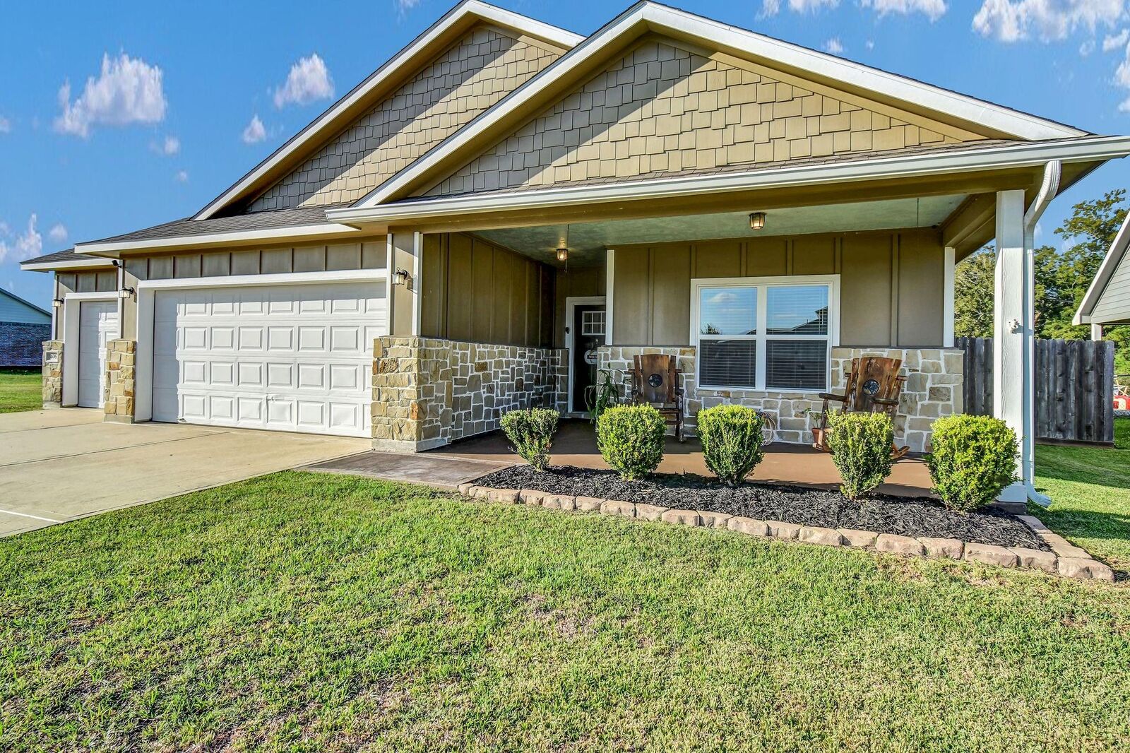 Property Photo:  406 Wellshire Drive  TX 77486 