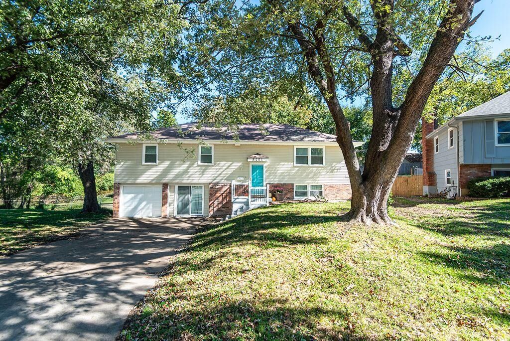 Property Photo: 8401 Arlington Avenue MO 64138