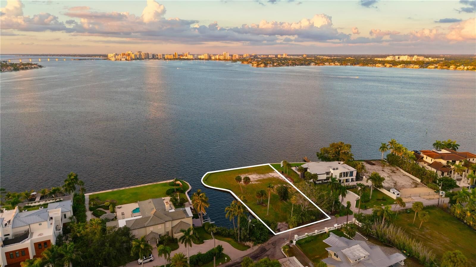 Property Photo:  609 Norsota Way  FL 34242 
