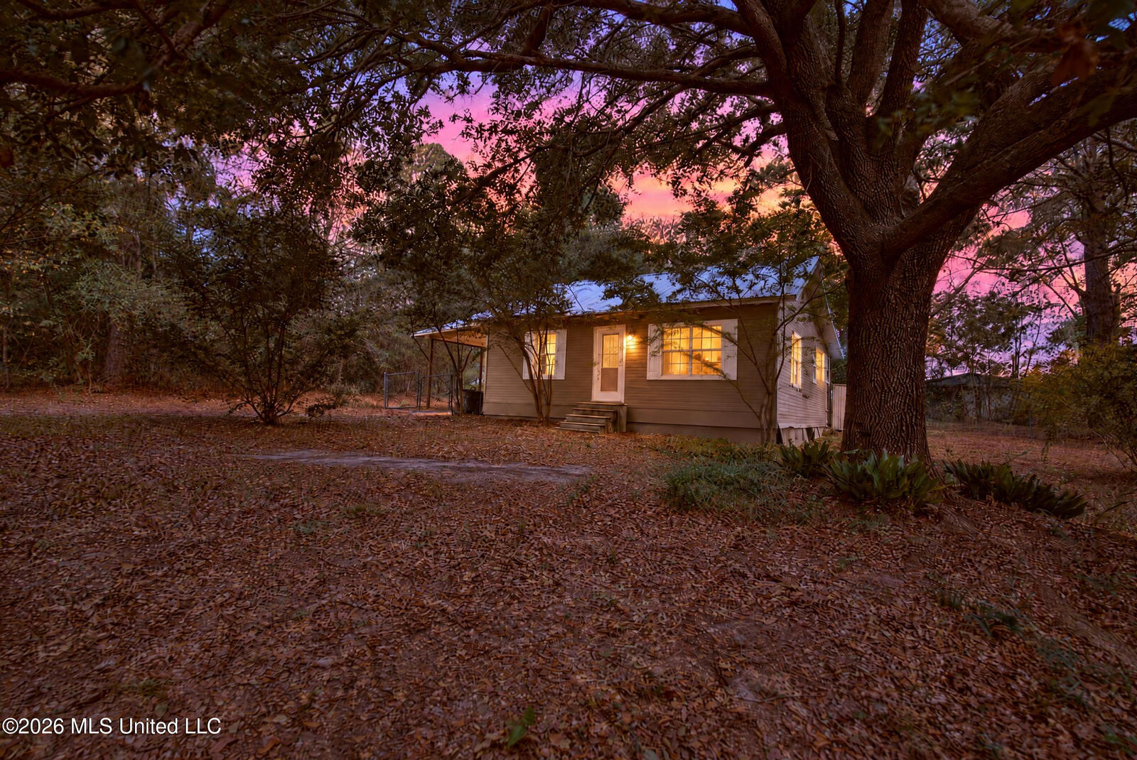 Property Photo:  1006 W Hinton Avenue  MS 39455 