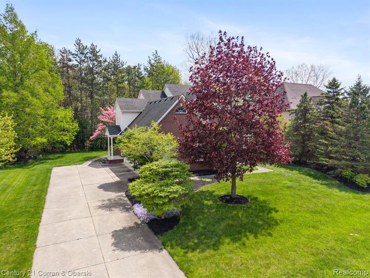 Property Photo:  27852 Larson Lane  MI 48331 3039 