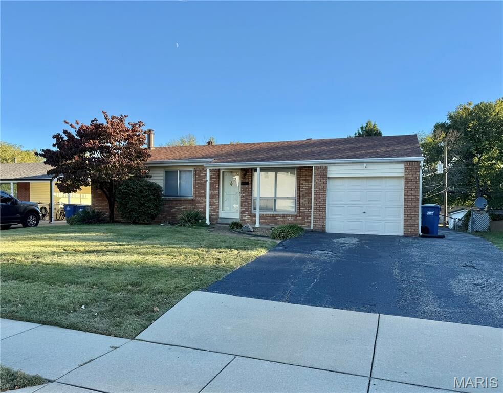 Property Photo:  11716 Hollycrest Drive  MO 63043 