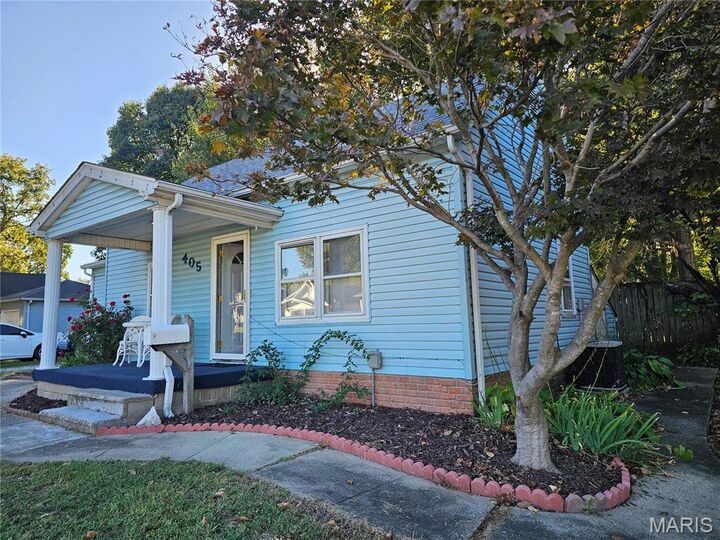 Property Photo:  405 S Harrison Street  IL 62056 