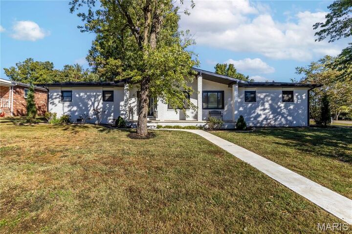 Property Photo:  302 Moore Street  MO 63841 