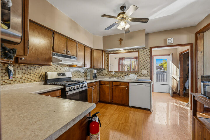 Property Photo:  439 N Walnut St  WI 53050 