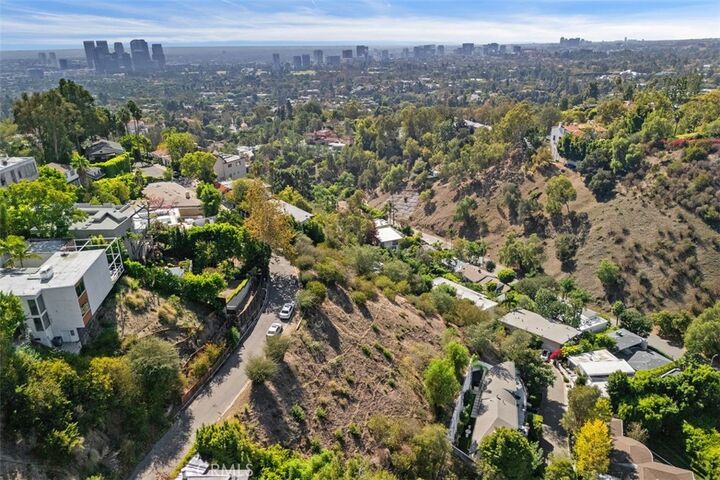 Property Photo:  1330 Braeridge Drive  CA 90210 
