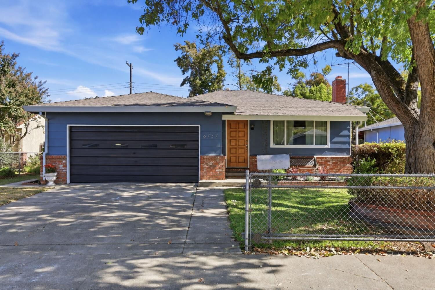 Property Photo: 6737 21st Street CA 95822