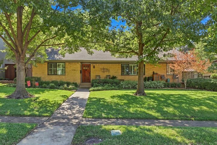 Property Photo:  9236 Chiswell Road  TX 75238 