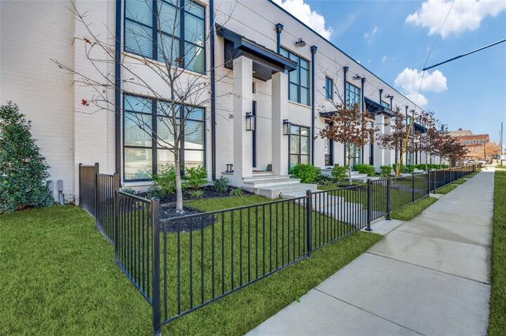 Property Photo:  408 Dr Martin Luther King Jr Boulevard  TX 75165 