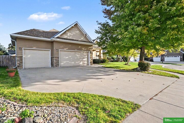 Property Photo: 2514 Heritage Lane NE 68025