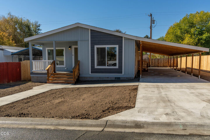 Property Photo: 451 SE Council Drive OR 97865