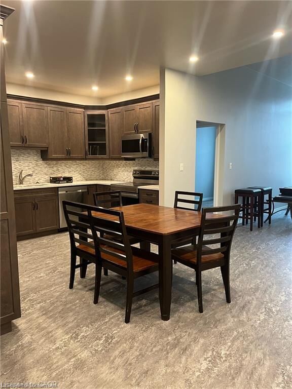 Property Photo:  453 Turnberry Street 2  ON N0G 1H0 