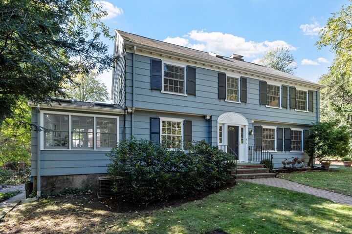Property Photo:  6 Prentiss Lane  MA 02478 