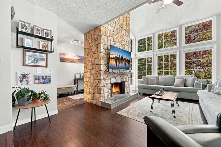 Property Photo:  28 Berwick Crescent NW 36  AB T3K 1Y7 