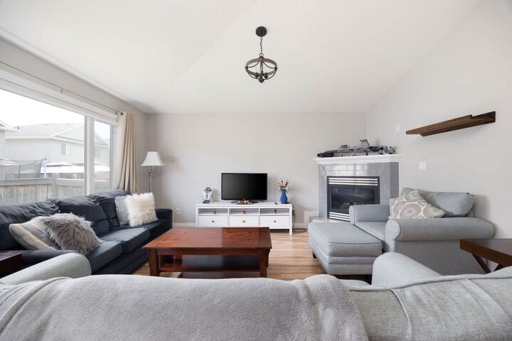 Property Photo:  177 Swanson Crescent  AB T9K 2V9 