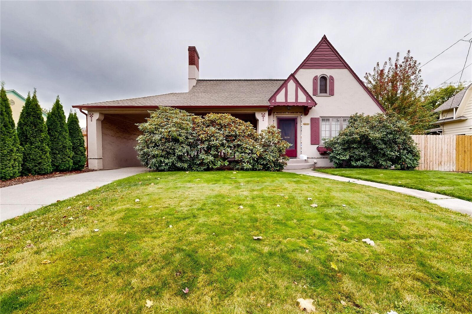 Property Photo:  1122 E Isaacs Avenue  WA 99362 
