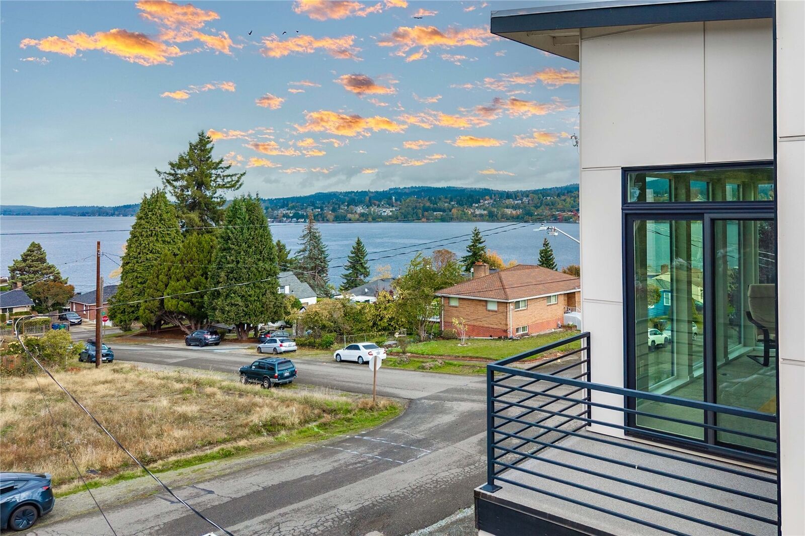 Property Photo:  8435 S 113th Street  WA 98178 