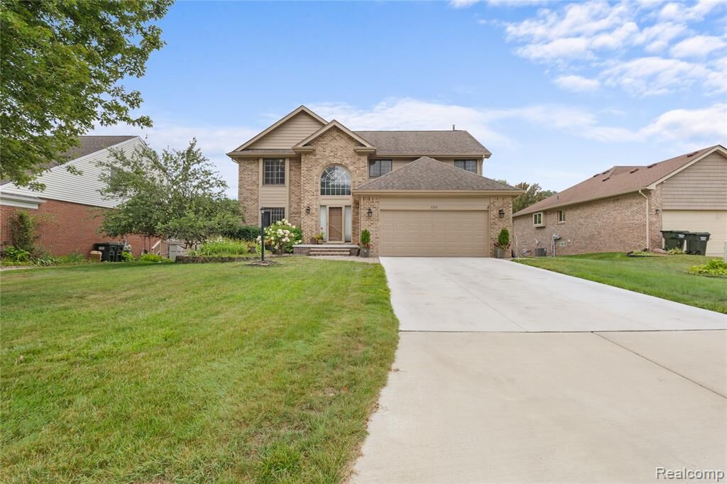 Property Photo:  530 Lexington Drive  MI 48307 