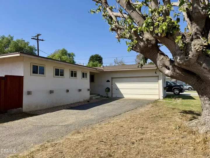 Property Photo:  124 Moultrie Place  CA 93060 