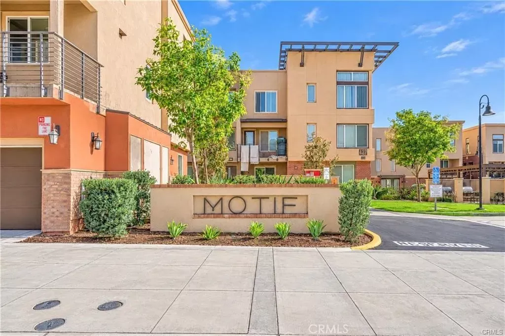 Property Photo:  422 W Route 66  CA 91740 