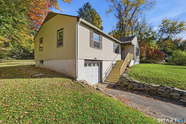 Property Photo:  61 Arnott Road  CT 06040 