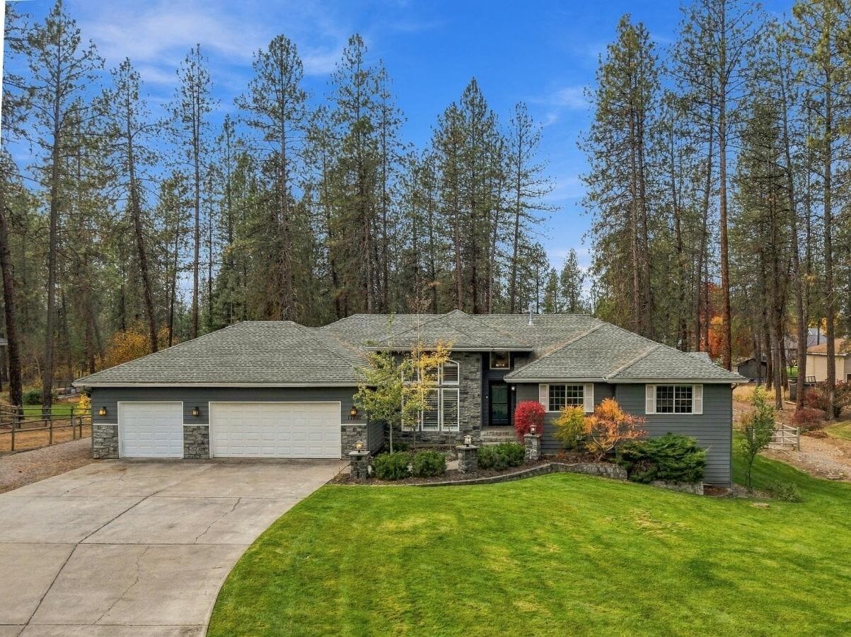 Property Photo: 17807 N Ranchette Rd WA 99005