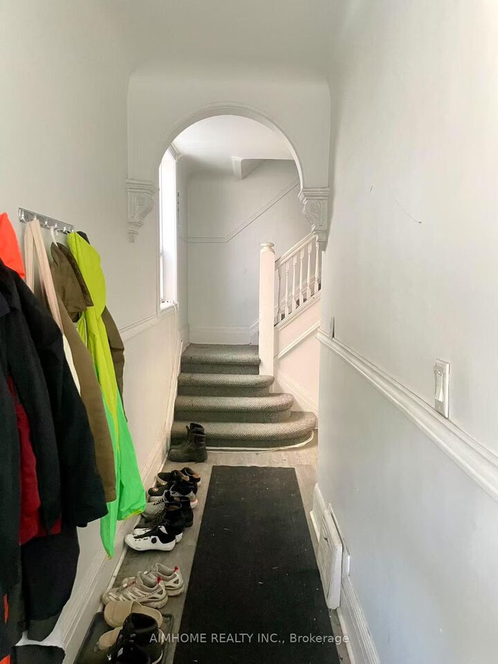 Property Photo: 625 Bathurst Street ON M5S 2R2