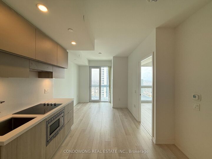 Property Photo:  39 Roehampton Avenue 2901  ON M4P 1P9 