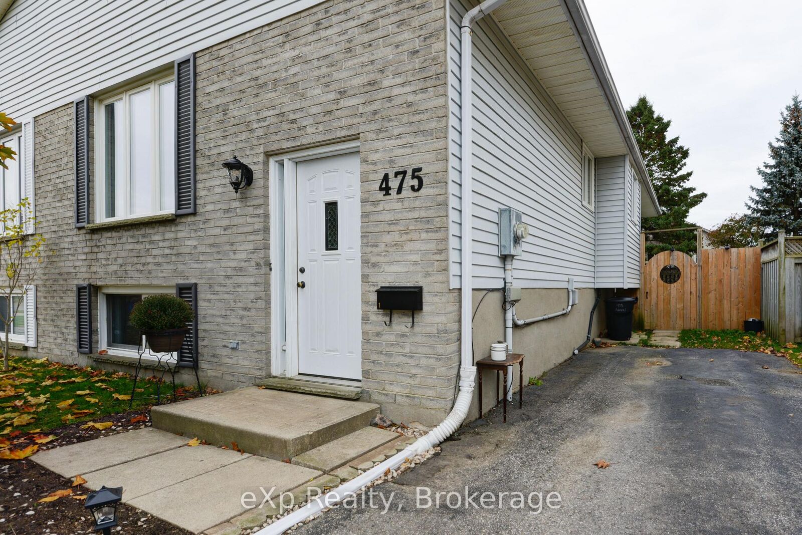 Property Photo: 475 Admiral Drive Lower ON N5V 1J3