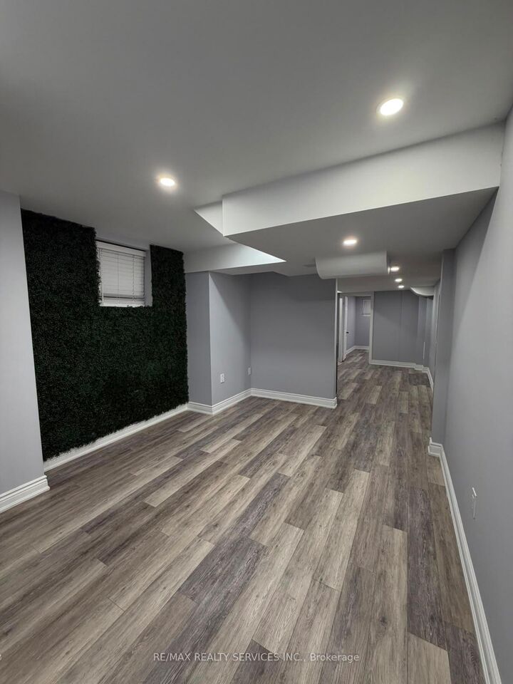 Property Photo:  2 Tonalite Road Lower  ON L6P 0M3 