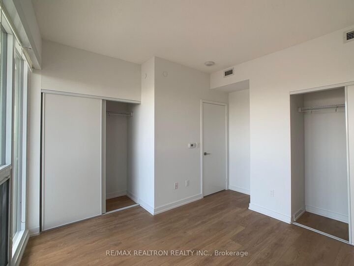 Property Photo:  117 McMahon Drive 1102  ON M2K 0E4 